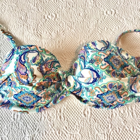 H&M’s bathing suit top - Picture 1 of 5